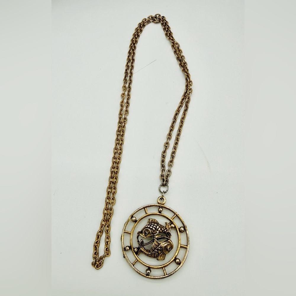 Vintage Pisces Signed Celebrity N.Y. Gold-Tone Fish Pendant Necklace - 50-70’s - Picture 4 of 5